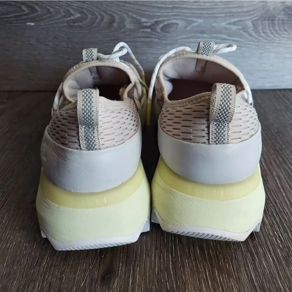 Sorel sleek sporty